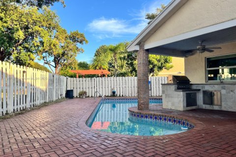 Casa en venta en Miami, Florida, 5 dormitorios, 201.04 m2 № 1972041 - foto 23