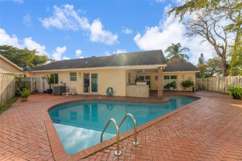 House in Miami, Florida 5 bedrooms, 201.04 sq.m. № 1972041 - photo 25