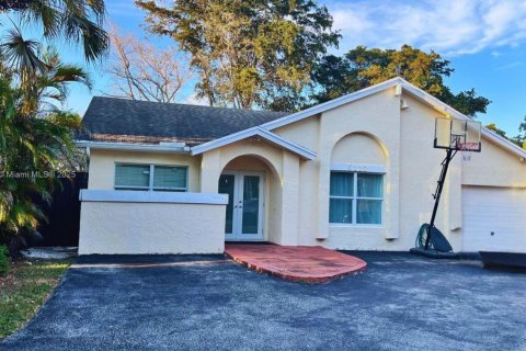 Casa en venta en Miami, Florida, 5 dormitorios, 201.04 m2 № 1972041 - foto 2