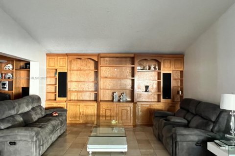 Casa en venta en Miami, Florida, 5 dormitorios, 201.04 m2 № 1972041 - foto 4