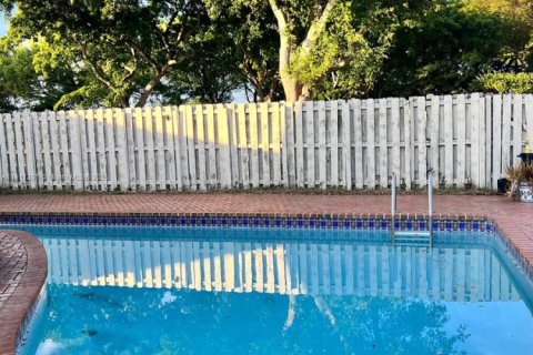 Casa en venta en Miami, Florida, 5 dormitorios, 201.04 m2 № 1972041 - foto 22