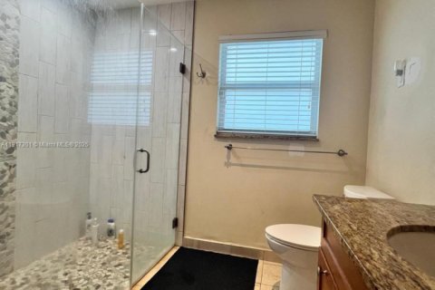 Casa en venta en Miami, Florida, 5 dormitorios, 201.04 m2 № 1972041 - foto 15