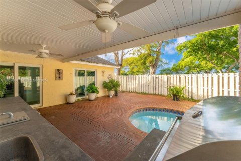 House in Miami, Florida 5 bedrooms, 201.04 sq.m. № 1972041 - photo 27