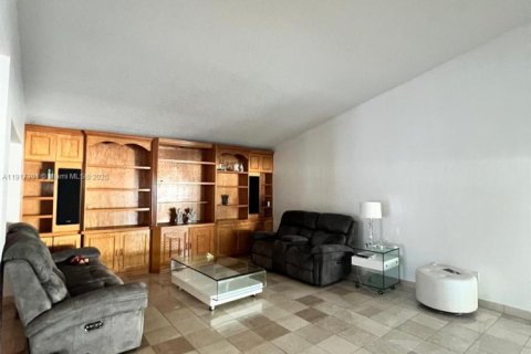 Casa en venta en Miami, Florida, 5 dormitorios, 201.04 m2 № 1972041 - foto 6