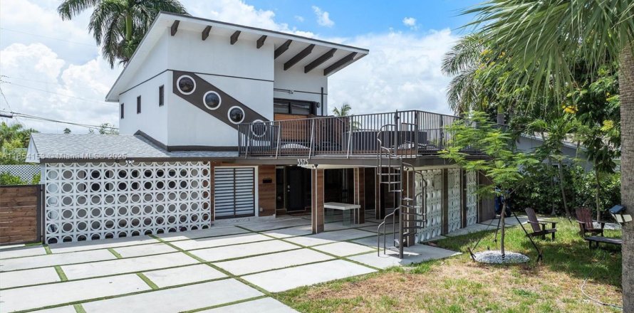 House in Oakland Park, Florida 3 bedrooms, 197.88 sq.m. № 1874961