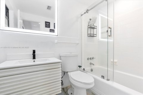 Купить виллу или дом в Окленд-Парк, Флорида 3 спальни, 197.88м2, № 1874961 - фото 17