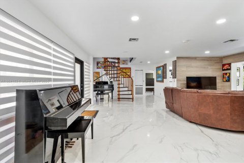 Купить виллу или дом в Окленд-Парк, Флорида 3 спальни, 197.88м2, № 1874961 - фото 8