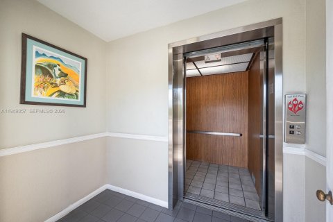 Condominio en venta en West Palm Beach, Florida, 2 dormitorios, 133.97 m2 № 2005444 - foto 14