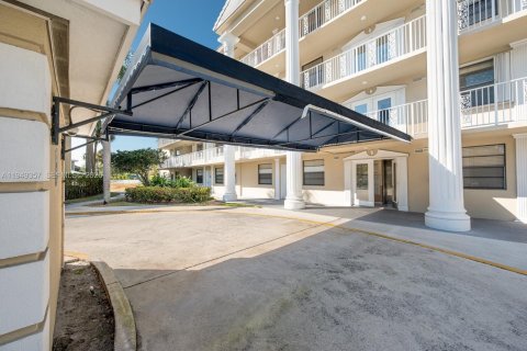 Condominio en venta en West Palm Beach, Florida, 2 dormitorios, 133.97 m2 № 2005444 - foto 10
