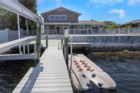 House in New Port Richey, Florida 4 bedrooms, 288.74 sq.m. № 1883595 - photo 18