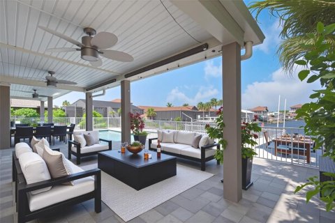 House in New Port Richey, Florida 4 bedrooms, 288.74 sq.m. № 1883595 - photo 17