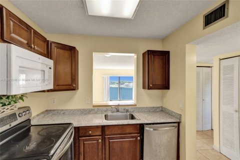 Appartement à louer à Miramar, Floride: 2 chambres, 77.29 m2 № 1945485 - photo 5
