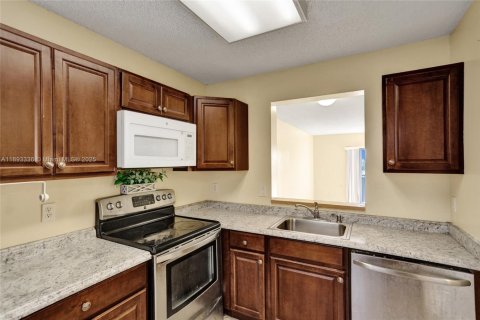 Appartement à louer à Miramar, Floride: 2 chambres, 77.29 m2 № 1945485 - photo 2