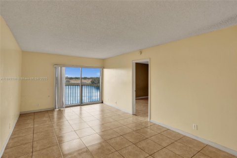 Appartement à louer à Miramar, Floride: 2 chambres, 77.29 m2 № 1945485 - photo 10