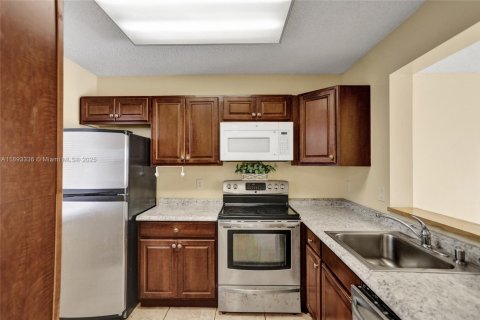 Appartement à louer à Miramar, Floride: 2 chambres, 77.29 m2 № 1945485 - photo 1