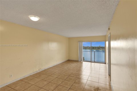 Appartement à louer à Miramar, Floride: 2 chambres, 77.29 m2 № 1945485 - photo 8