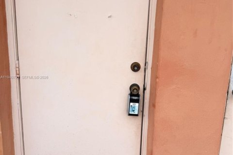 Condo in Miami, Florida, 1 bedroom  № 1998235 - photo 15