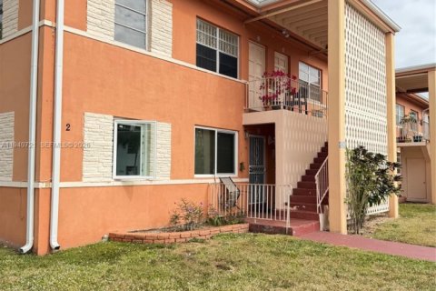 Condo in Miami, Florida, 1 bedroom  № 1998235 - photo 11