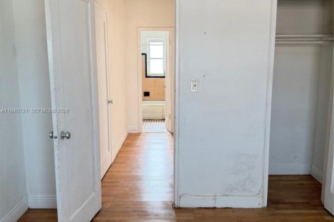 Condo in Miami, Florida, 1 bedroom  № 1998235 - photo 8