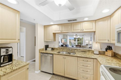 Condo in Bradenton, Florida, 2 bedrooms  № 2403574 - photo 14