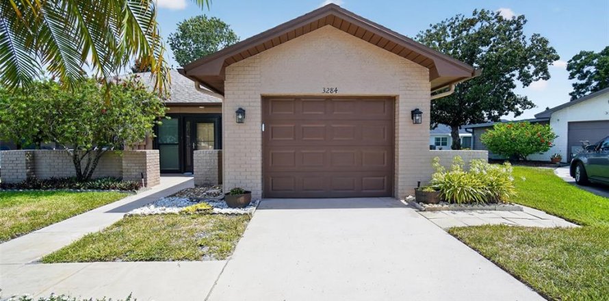 House in Palm Harbor, Florida 2 bedrooms, 106.65 sq.m. № 2204700