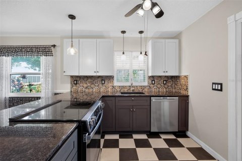 House in Palm Harbor, Florida 2 bedrooms, 106.65 sq.m. № 2204700 - photo 9