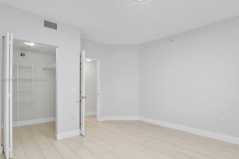 Снять в аренду кондоминиум в Нейплс, Флорида 1 спальня, 69.12м2, № 2089396 - фото 16