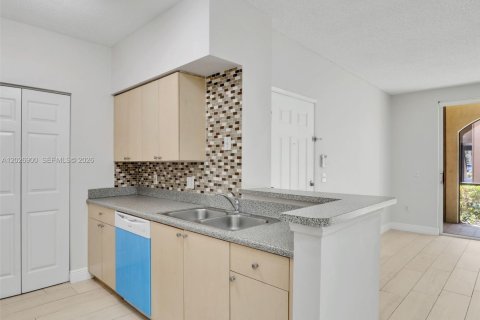 Снять в аренду кондоминиум в Нейплс, Флорида 1 спальня, 69.12м2, № 2089396 - фото 9