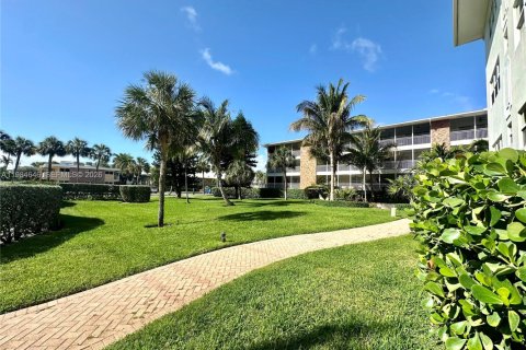 Кондоминиум с 2 спальнями в Бока-Ратон, Флорида № 2044804