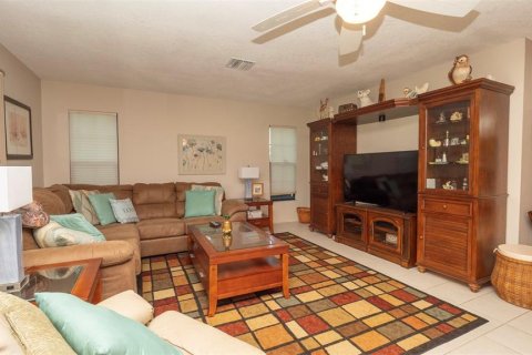 Casa en venta en Spring Hill, Florida, 2 dormitorios, 120.4 m2 № 1759747 - foto 13