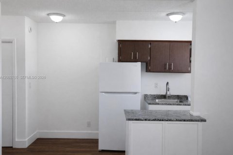 Apartment in Hialeah, Florida 1 bedroom, 63.17 sq.m. № 2067986 - photo 2