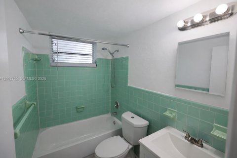 Apartment in Hialeah, Florida 1 bedroom, 63.17 sq.m. № 2067986 - photo 8