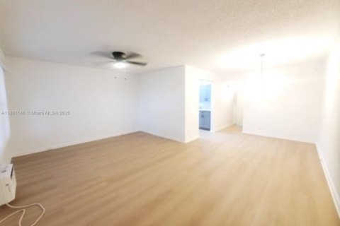 Studio in the Condo in Pembroke Pines, Florida № 2089824 - photo 3