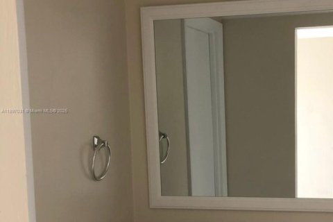 Condo in Miami, Florida, 2 bedrooms  № 2014562 - photo 6