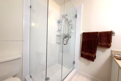 Townhouse in Miami, Florida 2 bedrooms, 120.96 sq.m. № 1633566 - photo 22