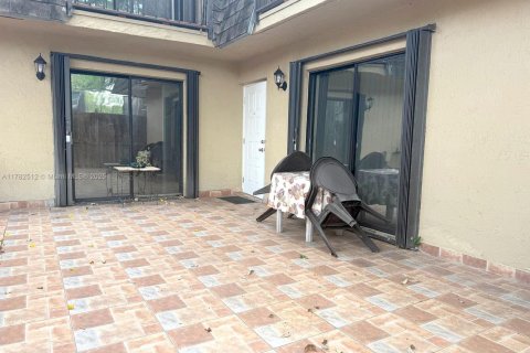Townhouse in Miami, Florida 2 bedrooms, 120.96 sq.m. № 1633566 - photo 16