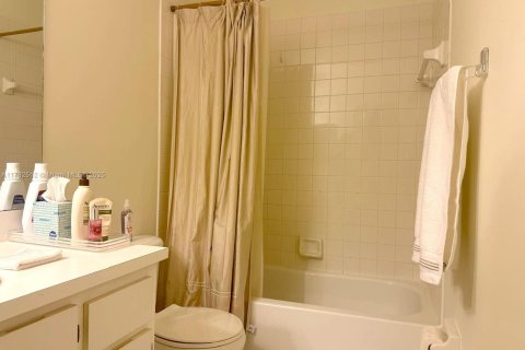 Townhouse in Miami, Florida 2 bedrooms, 120.96 sq.m. № 1633566 - photo 27