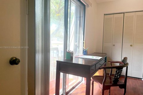 Townhouse in Miami, Florida 2 bedrooms, 120.96 sq.m. № 1633566 - photo 26