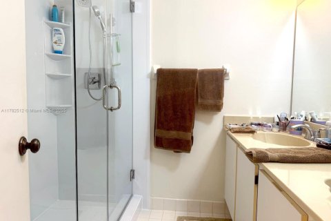 Townhouse in Miami, Florida 2 bedrooms, 120.96 sq.m. № 1633566 - photo 23