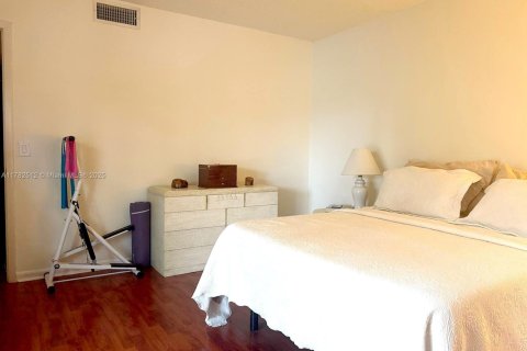 Townhouse in Miami, Florida 2 bedrooms, 120.96 sq.m. № 1633566 - photo 20