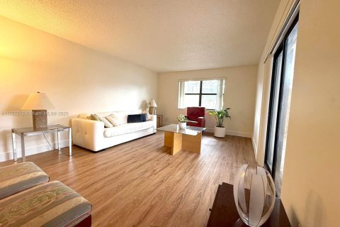 Townhouse in Miami, Florida 2 bedrooms, 120.96 sq.m. № 1633566 - photo 3