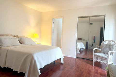 Townhouse in Miami, Florida 2 bedrooms, 120.96 sq.m. № 1633566 - photo 19