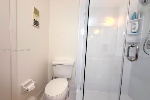 Townhouse in Miami, Florida 2 bedrooms, 120.96 sq.m. № 1633566 - photo 21