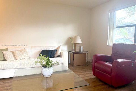 Townhouse in Miami, Florida 2 bedrooms, 120.96 sq.m. № 1633566 - photo 5