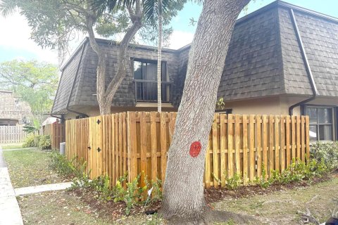 Townhouse in Miami, Florida 2 bedrooms, 120.96 sq.m. № 1633566 - photo 1