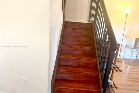 Townhouse in Miami, Florida 2 bedrooms, 120.96 sq.m. № 1633566 - photo 18