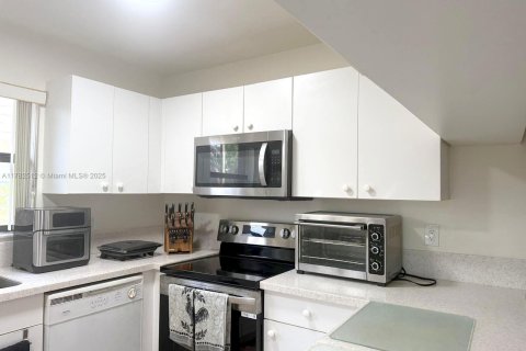 Townhouse in Miami, Florida 2 bedrooms, 120.96 sq.m. № 1633566 - photo 8