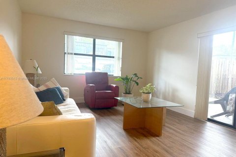 Townhouse in Miami, Florida 2 bedrooms, 120.96 sq.m. № 1633566 - photo 4