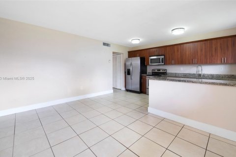 Appartement à louer à Miami, Floride: 1 chambre, 72 m2 № 1974843 - photo 8