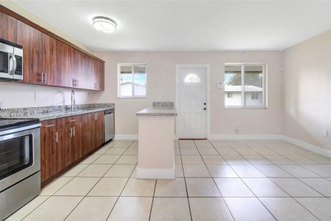 Appartement à louer à Miami, Floride: 1 chambre, 72 m2 № 1974843 - photo 1